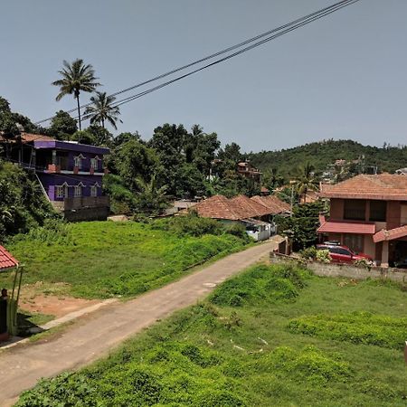 Karkera Comforts Hotel Madikeri Bagian luar foto