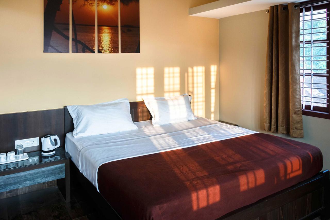Karkera Comforts Hotel Madikeri Bagian luar foto